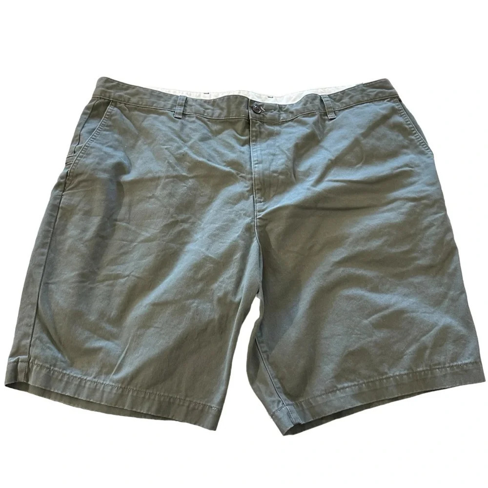 Dockers men's size 44 olive green flat front shorts